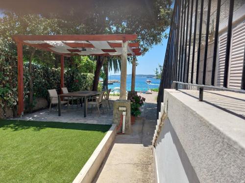 Apartment Karmen by the sea