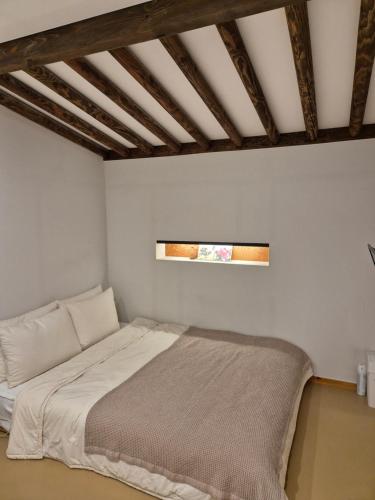 Double Room with Private Bathroom image 1