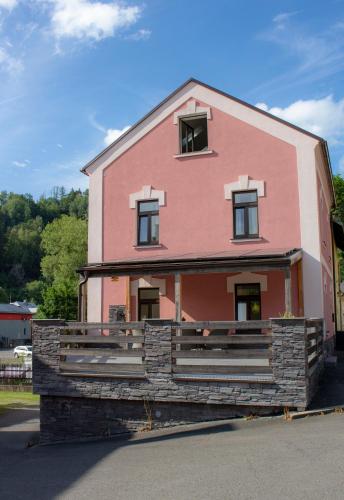 . Apartmány v podhradí