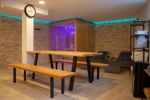 صالة مشتركة/ منطقة التلفزيون, Apartmány v podhradí (Apartmany v podhradi) in Becov nad Teplou