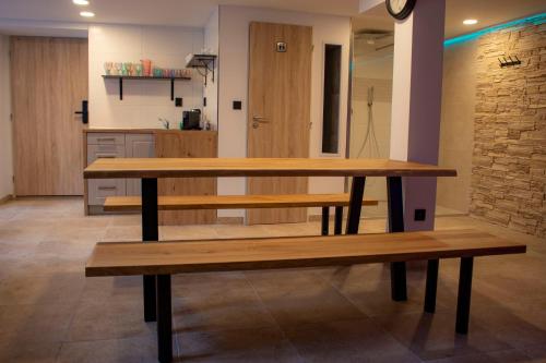 صالة مشتركة/ منطقة التلفزيون, Apartmány v podhradí (Apartmany v podhradi) in Becov nad Teplou