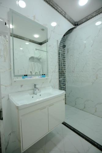 Dionis Hotel