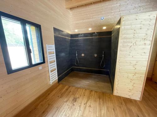 Suite climatisée de 120 m2 avec spa de nage, sauna et balnéo (Suite climatisee de 120 m2 avec spa de nage, sauna et balneo) in Ecos