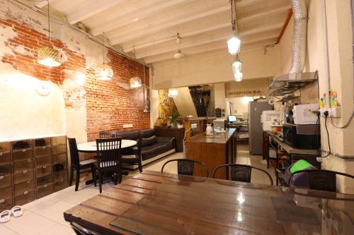Dou Houz Georgetown - image 5