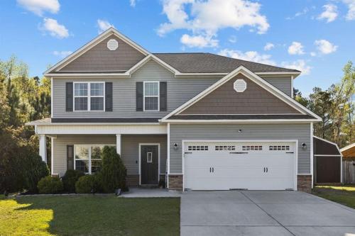 Crystal Coast Retreat with Game Room in Central Location in Swansboro, USA
