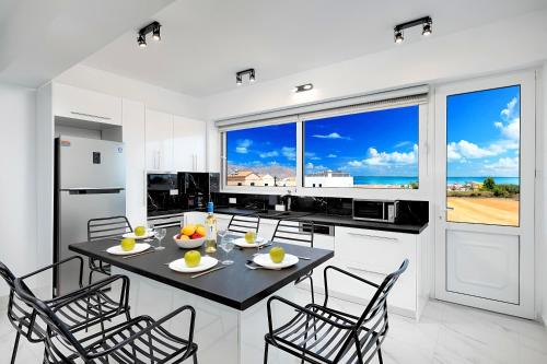 Facilities, Luminosa Luxury Villa in Gerogioupoli