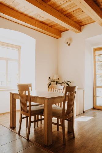 福尔托夫娜德拉兹丹尼旅馆 (Penzion Fortovna Drazdany) in 波莱西