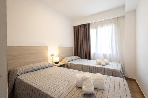 2-Bedroom Apartment with Sea View image 9
