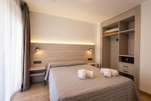 2-Bedroom Apartment with Sea View image 7