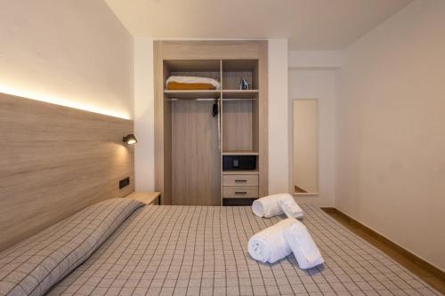 2-Bedroom Apartment with Sea View image 6