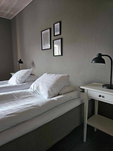 2 twin beds