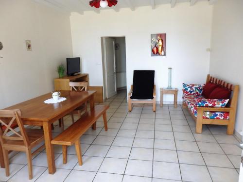 Domaine de Laroque Lou Maïsouet (Domaine de Laroque Lou Maisouet) in Casteljaloux