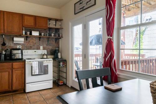 Cozy Apartment at Washington DC! Sun Filled & Comfortable! in Washington, USA