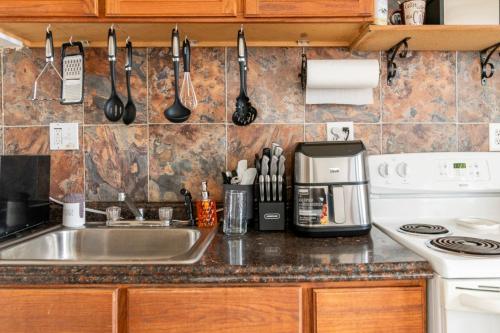 Cozy Apartment at Washington DC! Sun Filled & Comfortable! in Washington, USA