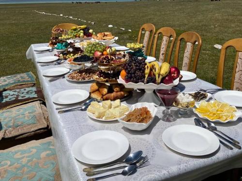 Zalkar Yurt Camp in Tuz