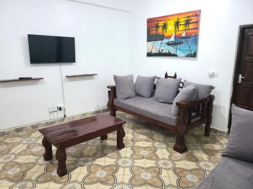 صالة مشتركة/ منطقة التلفزيون, Delicious House, Watamu, 2-bedroom with secure compound free parking and wifi in Watamu