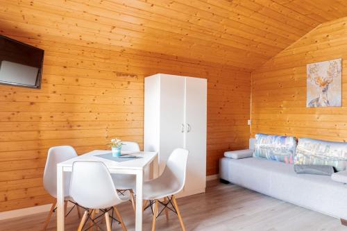 Willa Alexandria - Domki, Apartamenty, Pokoje z Basenem