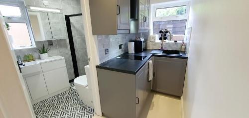 Rose Homestay Brighton - Free parking Ensuite studio room near Brighton Uni in Woodingdean