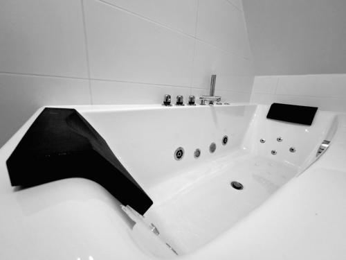 Garden House Jacuzzi