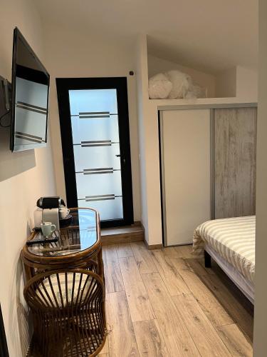 Chambre indépendante avec jardin - 100m de la mer (Chambre independante avec jardin - 100m de la mer) in Langrune-Sur-Mer