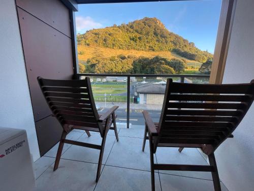 Apartment with Mountain View