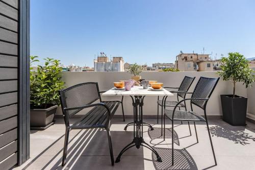 The Meta Stay - Rooftop Access Unique Penthouse, Athens