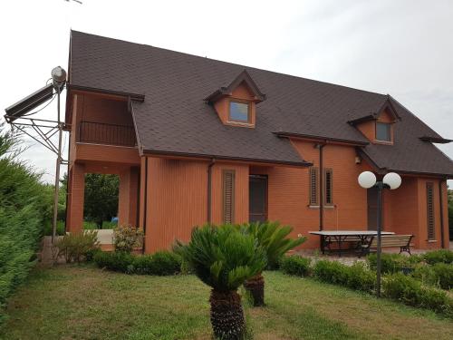 Vila Elio Guest House in Divjake