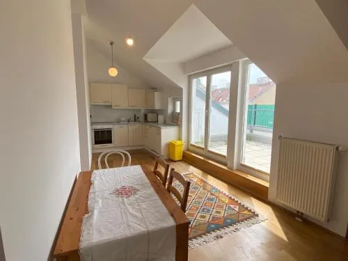 Luxury Penthouse near Metro, Train Station and 15 mins Center in Wien, Österreich