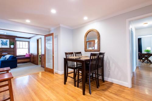 2 Living Rooms Close 2 Shopping & Restaurants in Louisville, USA