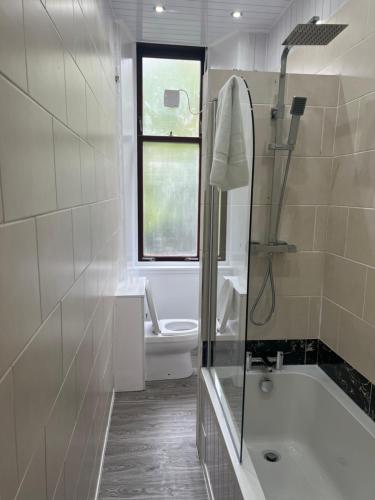 Glasgow South 2 Bedroom Apartment, Glasgow (photo 2)
