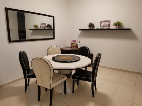 Dheeya Homestay Room Type - Four-Bedroom House