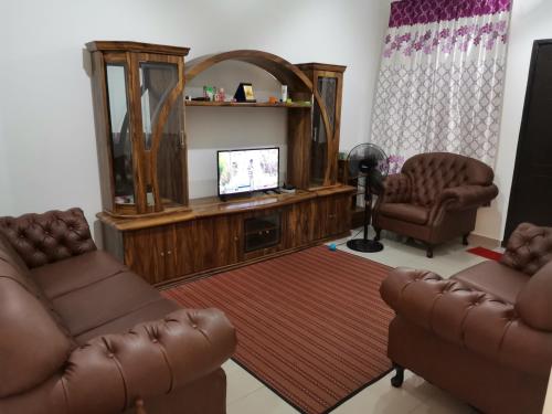 Dheeya Homestay - Tap to explore photos