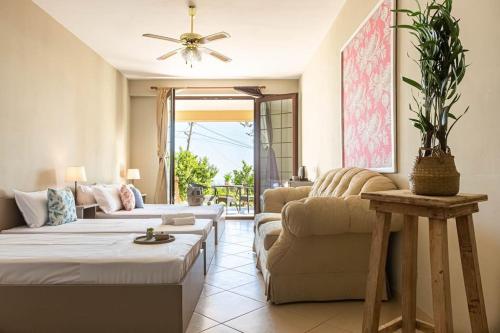 Quadruple Room with Garden View image 2