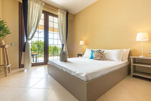 Quadruple Room with Garden View image 7