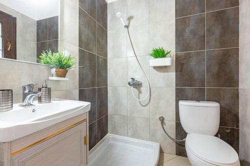 Quadruple Room with Garden View image 1