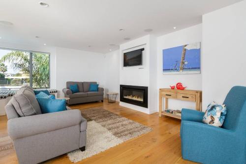 Modern, Spacious Home on Popular Muricata Av - Enjoy Beach, Surf & Sun, Mount Maunganui (foto 7)