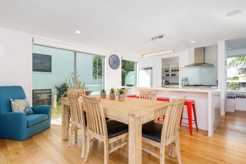 Modern, Spacious Home on Popular Muricata Av - Enjoy Beach, Surf & Sun, Mount Maunganui (foto 11)