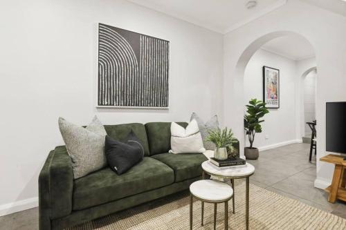 Central 2BR Terrace Home in Trendy Surry Hills - image 9