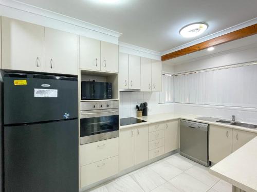 Yolanda - Burrum Heads- Beachfront - 3BR- Aircon, Burrum Heads (photo 6)