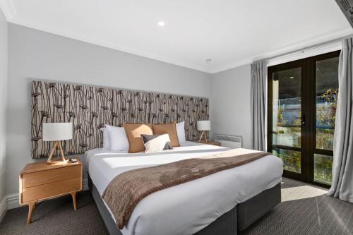 Beacon Sky Suite 1008 - 2 Bed - image 3