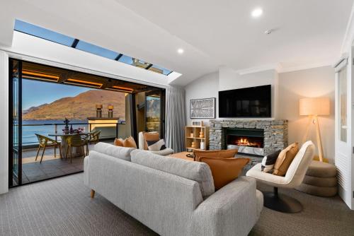 Beacon Sky Suite 1006 - 2 Bed - image 3