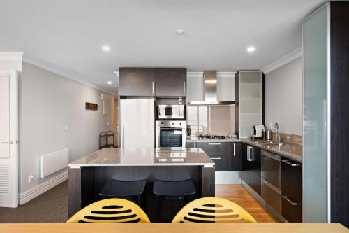 Beacon Sky Suite 1006 - 2 Bed - image 2