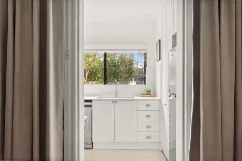 Courtyard Studio Charm in the Heart of Paddington - image 6