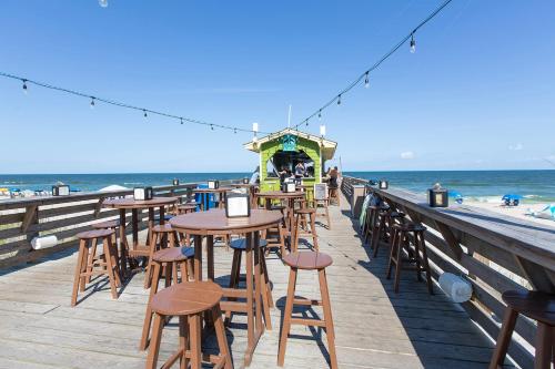 Golden Sands Carolina Beach Oceanfront, Tapestry by Hilton - 레스토랑