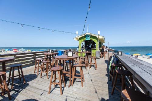 Golden Sands Carolina Beach Oceanfront, Tapestry by Hilton - 레스토랑