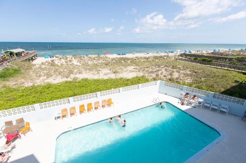 Golden Sands Carolina Beach Oceanfront, Tapestry by Hilton - 수영장