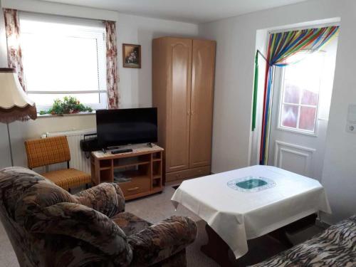 One-Bedroom Apartment with Shower