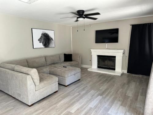 Spacious Oasis in Palmdale, USA