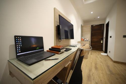 Family Room image 1