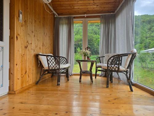 Erkély/terasz, Dariani Cottage in Oni